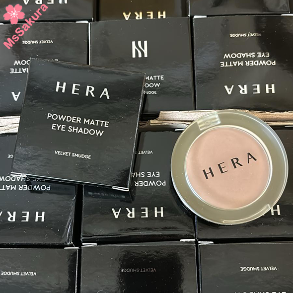 韓國HERA絲絨霧面眼影(01 Rosy Suede)